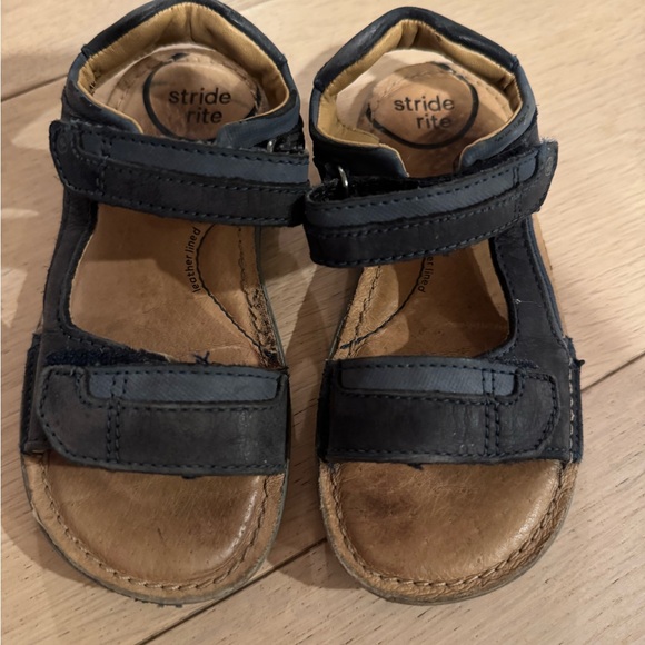 Stride Rite boy's Srt Oaklynn Sandal, size 9 - Picture 3 of 5